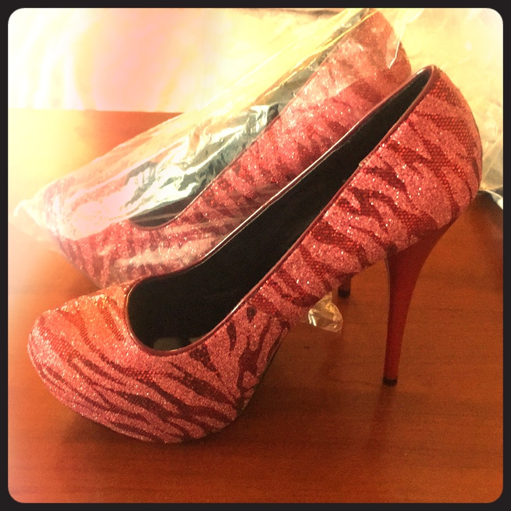 Shi by Journeys platform heels